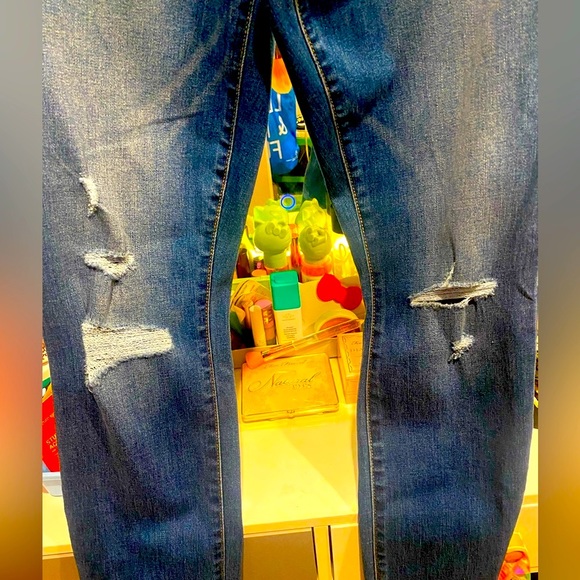 NWT Distressed skinny jeans Size 8 - Picture 6 of 9